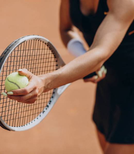 Female tennis player at the tennis court